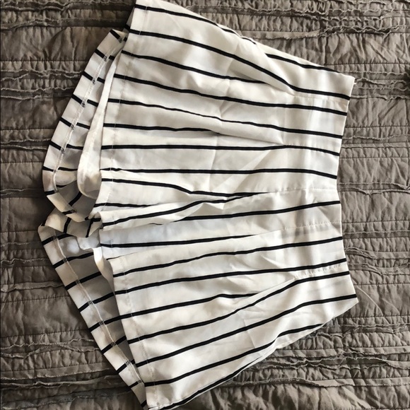 black and white 2 piece set - Picture 2 of 3